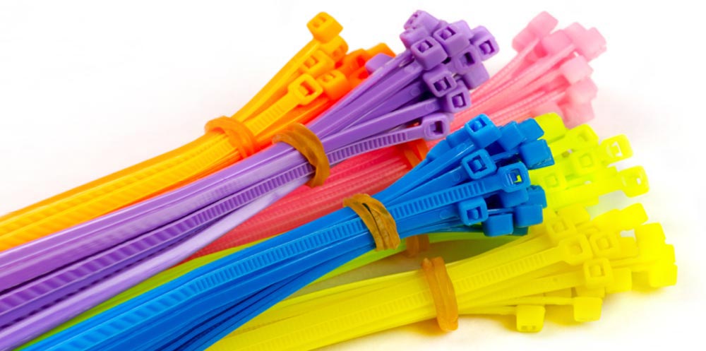 Strapping ties for secure and easy bundling of products